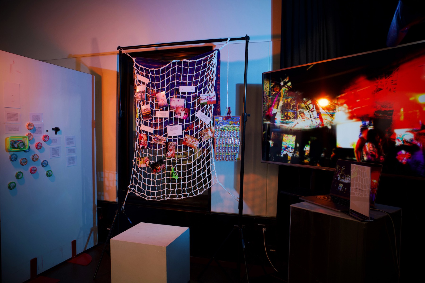 Installation space with net work and screen, rễ-root exhibition